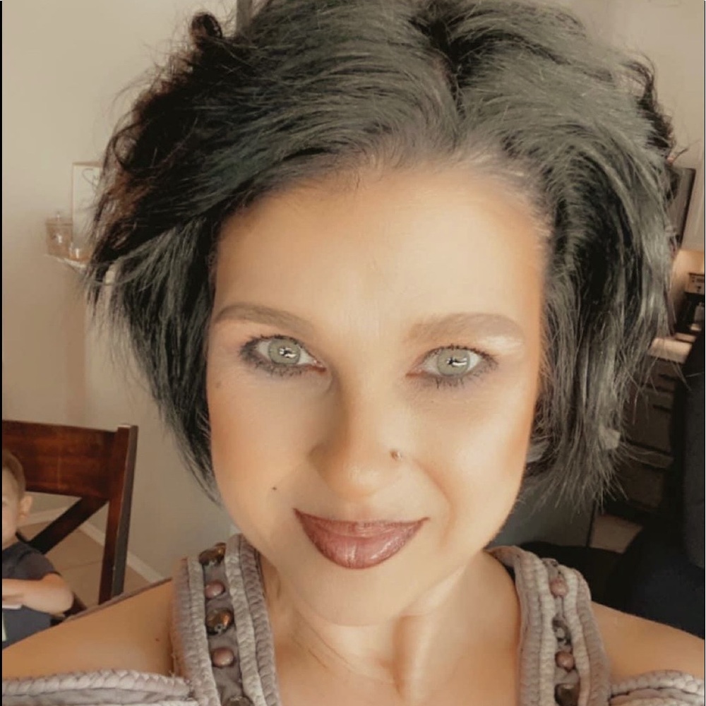 Meet your Posher, Tavia